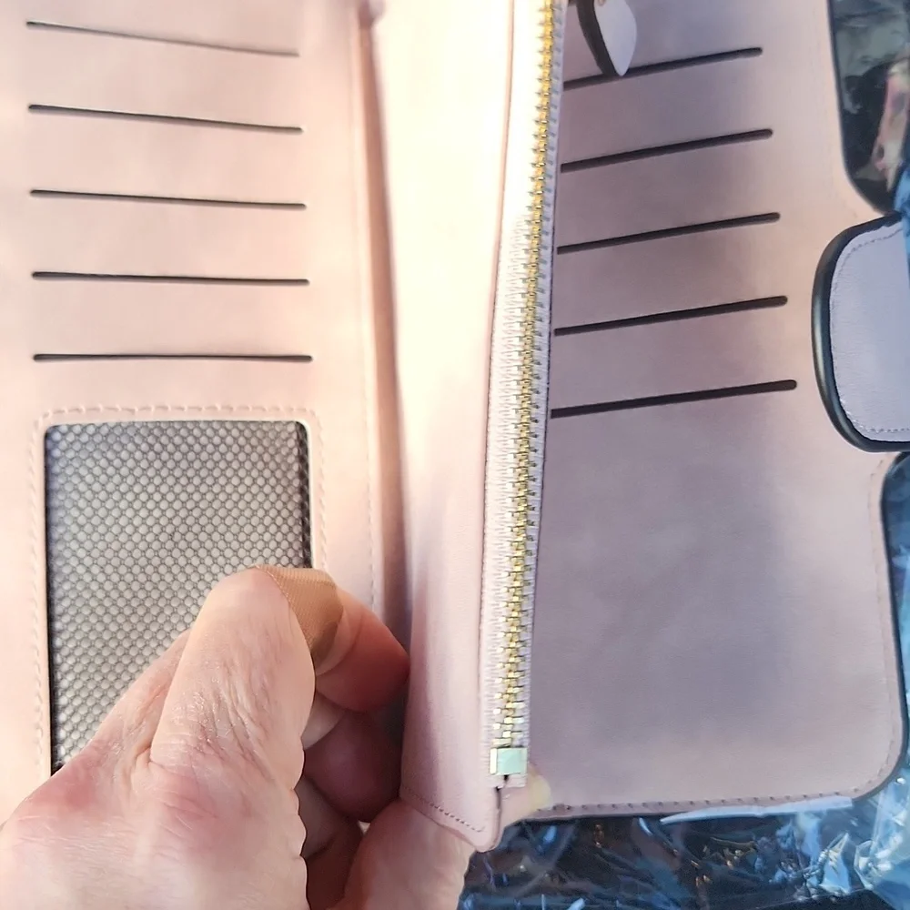 Hello Kitty Large Capsity Wallet - Picture 3 of 4